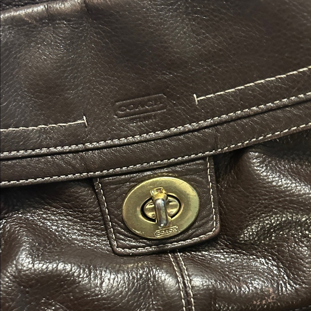 Elegant Black Leather Shoulder Bag - Picture 10 of 10